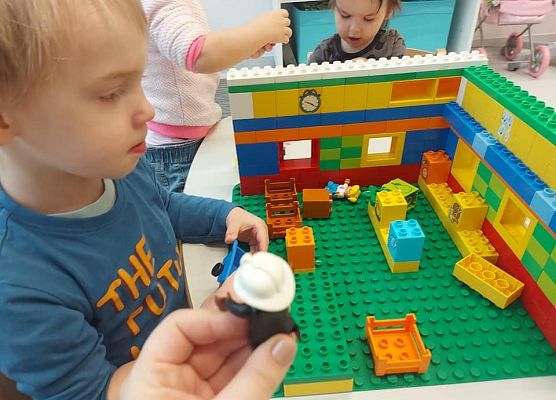 Grafika 4: Zabawy konstrukcyjne