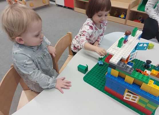 Grafika 8: Zabawy konstrukcyjne