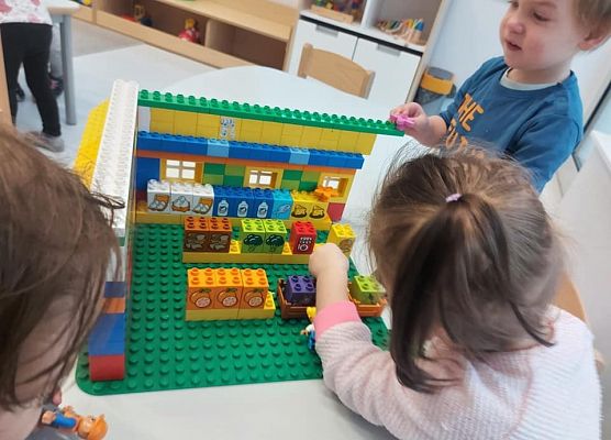 Grafika 9: Zabawy konstrukcyjne