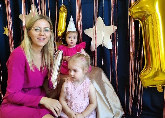 Solenizantka Eliza i siostrzyczką Laurką i ciocią Anią