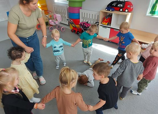 Zabawa muzyczno-ruchowa "Stary niedźwiedź"