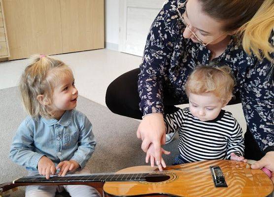 zapoznanie dzieci z gitarą klasyczną