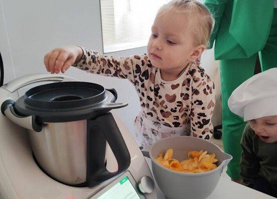 Zajęcia kulinarne- przygotowywanie zupy dyniowej
