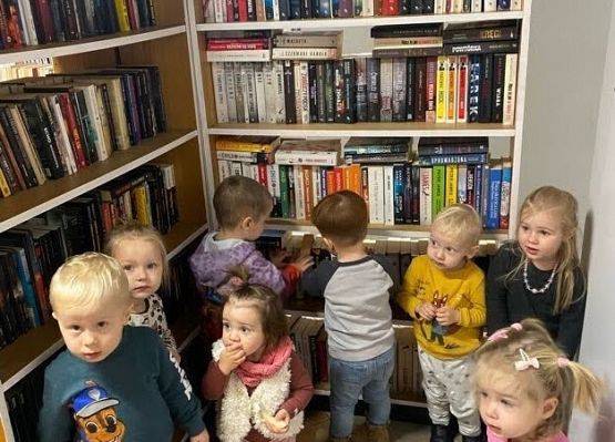 Zapoznawanie się z pomieszczeniem biblioteki