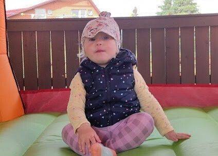 Zabawy na dmuchanym placu zabaw