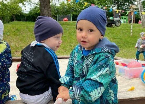 Zabawy na żłobkowym placu zabaw