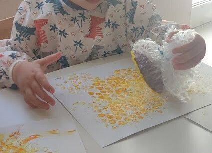 Praca plastyczna grupa maluszków- plaster miodu