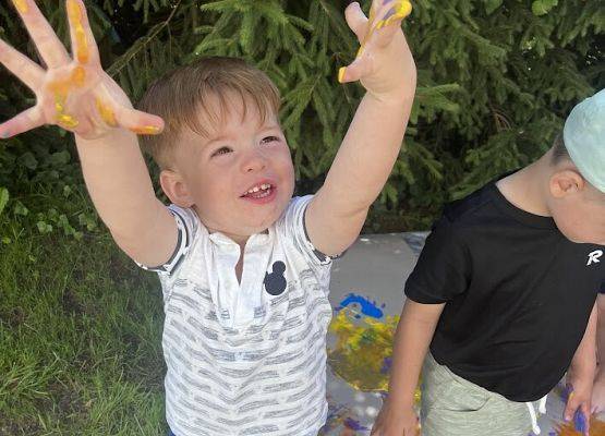 Zabawy sensoryczne z wykorzystaniem farb