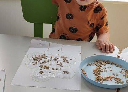 Praca plastyczna w grupie starszaków Jesienne drzewko