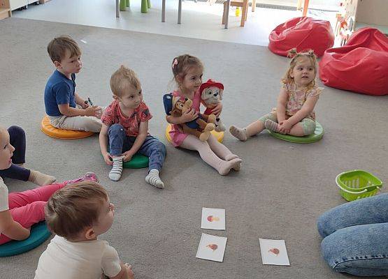 Zabawy na dywanie jesienne memory