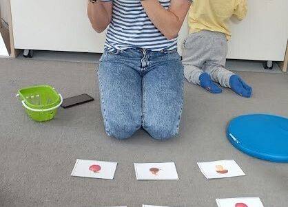 Zabawy na dywanie jesienne memory