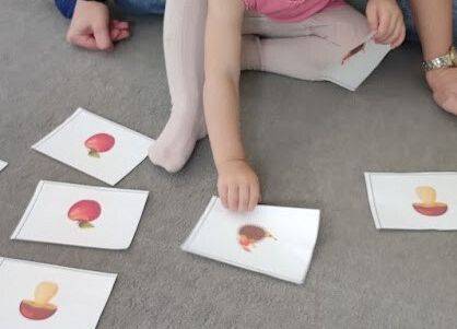 Zabawy na dywanie jesienne memory