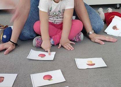 Zabawy na dywanie jesienne memory