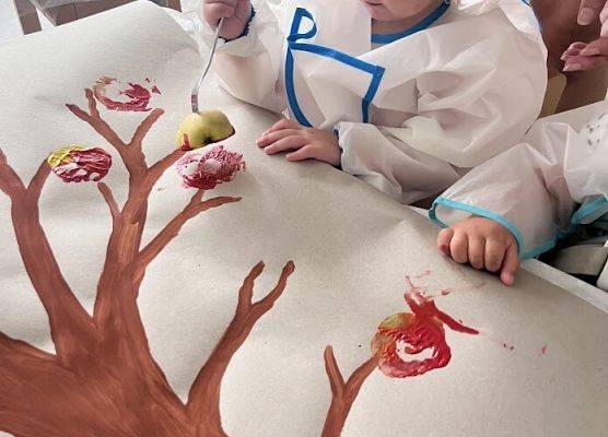 Drzewko Jesieni grupa maluszków