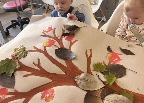 Drzewko Jesieni grupa maluszków