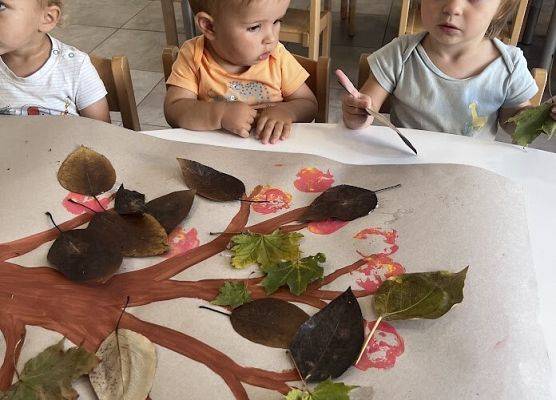 Drzewko Jesieni grupa maluszków