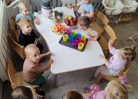 Robimy soczki z jabłek zerwanych w sadzie :)