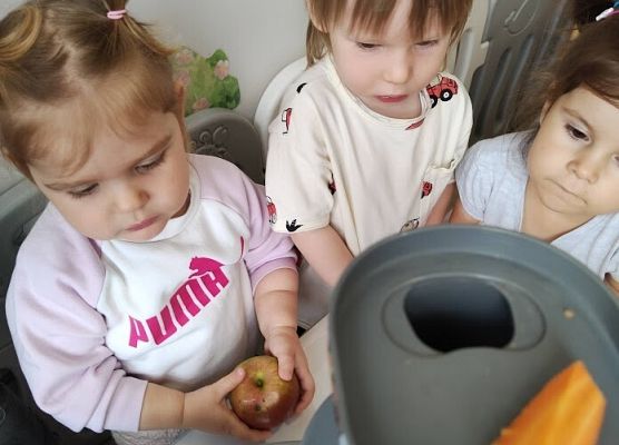 Robimy soczki z jabłek zerwanych w sadzie :)