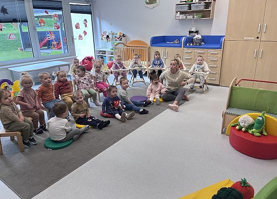 Teatrzyk kukiełkowy do wiersza '' Na straganie'' Jana Brzechwy.