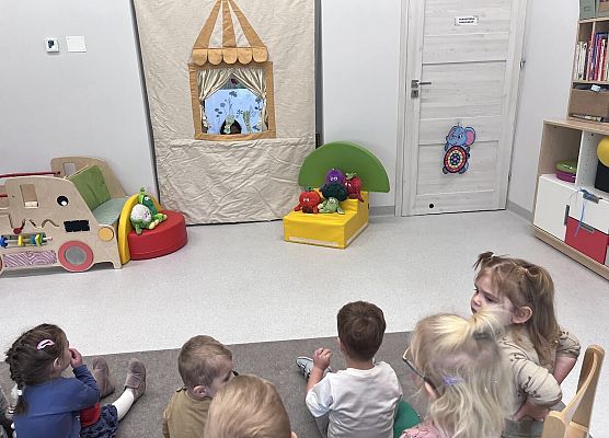 Teatrzyk kukiełkowy do wiersza '' Na straganie'' Jana Brzechwy.