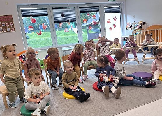 Teatrzyk kukiełkowy do wiersza '' Na straganie'' Jana Brzechwy.