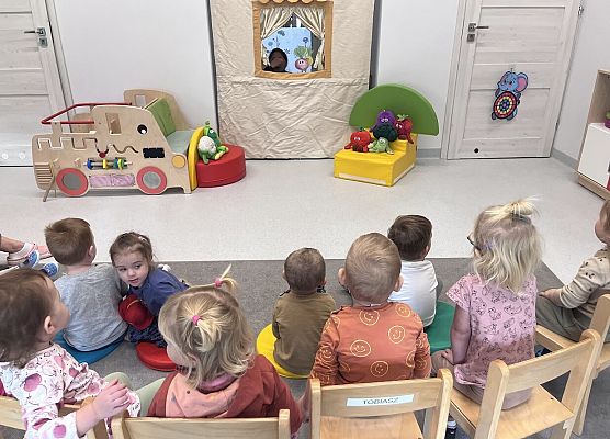 Teatrzyk kukiełkowy do wiersza '' Na straganie'' Jana Brzechwy.