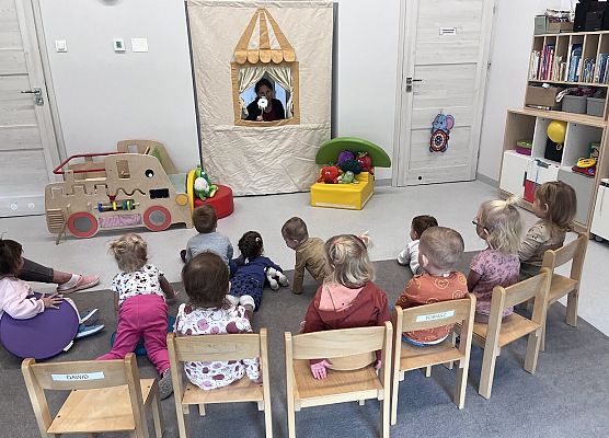 Teatrzyk kukiełkowy do wiersza '' Na straganie'' Jana Brzechwy.