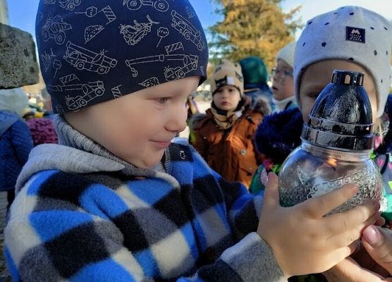 Spacer na pobliski cmentarz