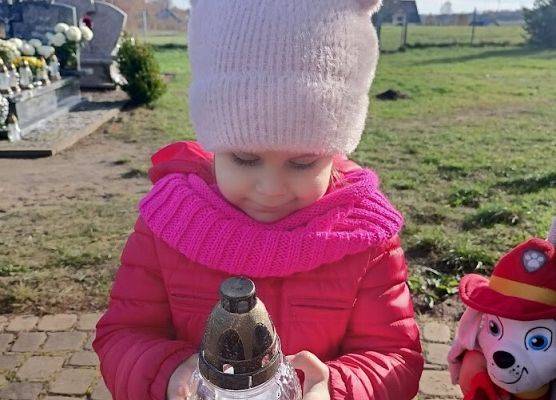 Spacer na pobliski cmentarz