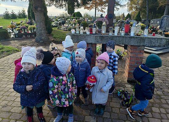 Spacer na pobliski cmentarz