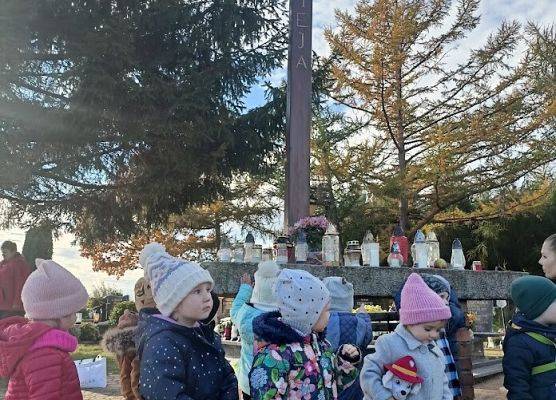 Spacer na pobliski cmentarz