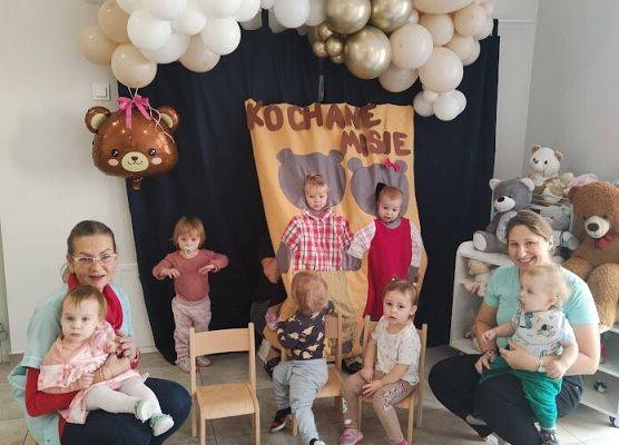 ''Spotkanie z misiem'' celebrowanie w żłobku Dnia Pluszkowego Misia
