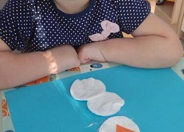 Praca plastyczna w grupie starszej ,,Bałwanek"