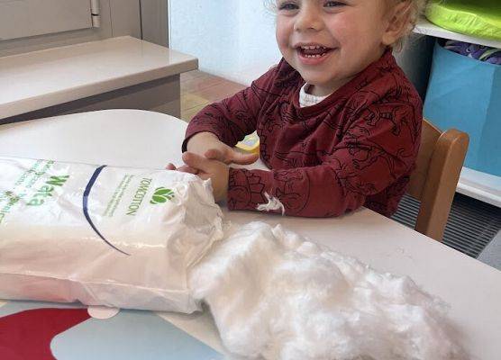 Praca plastyczna w grupie maluszków Św. Mikołaj