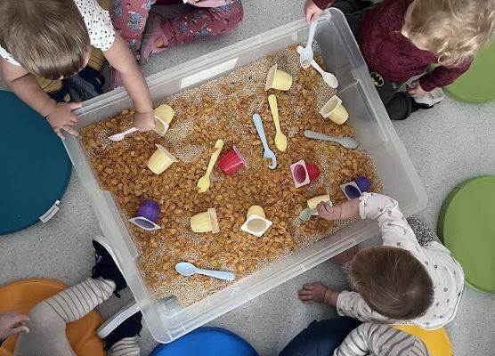 Grafika 22: Temat kompleksowy ,,W Krainie Świętego Mikołaja"