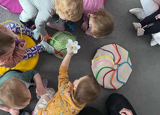 Grafika 4: Wyróżnienie dla żłobka w konkursie " Gdzie jest guzik"