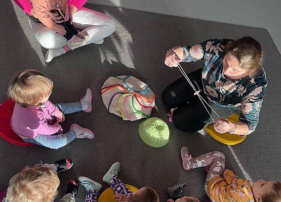 Grafika 8: Wyróżnienie dla żłobka w konkursie " Gdzie jest guzik"