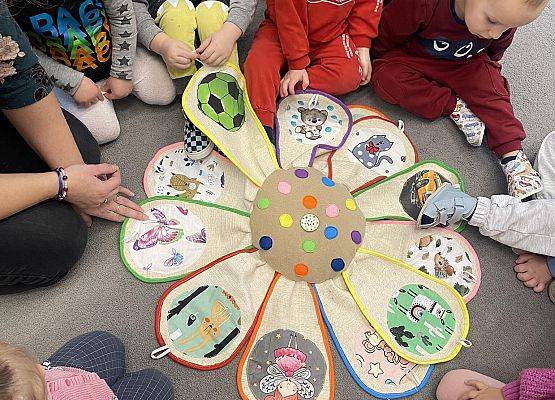 Grafika 11: Wyróżnienie dla żłobka w konkursie " Gdzie jest guzik"