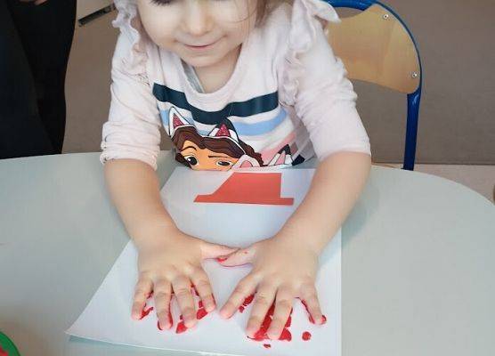 Praca plastyczna w grupie starszaków