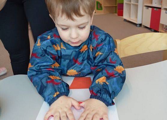 Praca plastyczna w grupie starszaków