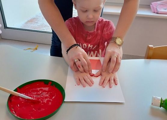 Praca plastyczna w grupie starszaków