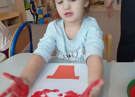 Praca plastyczna w grupie starszaków