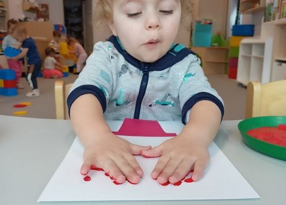 Praca plastyczna w grupie starszaków