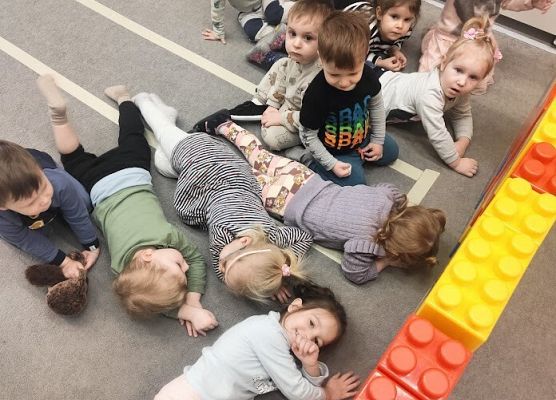 Budowanie wierzy z klocków