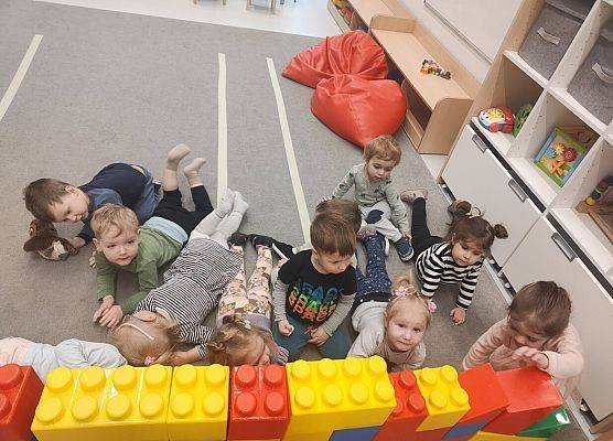 Budowanie wierzy z klocków