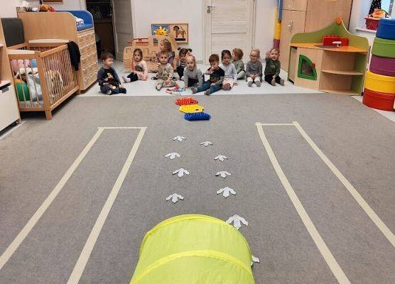 Zabawy w grupie starszej śladami dinozaura wykopaliska