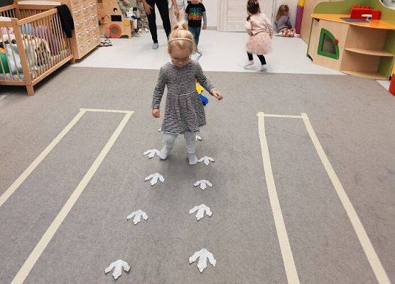 Zabawy w grupie starszej śladami dinozaura wykopaliska