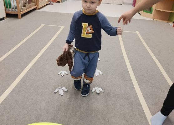 Zabawy w grupie starszej śladami dinozaura wykopaliska