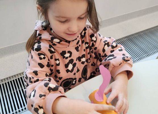 praca plastyczna w grupie starszej dinozaury