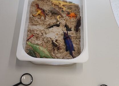 Zabawy w grupie starszej śladami dinozaura wykopaliska